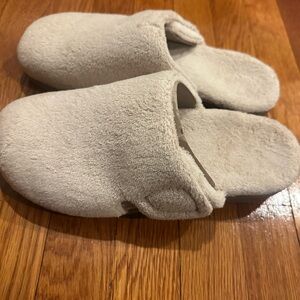 Women's Vionic Gemma Slippers, brand new size 10(does not have original box)